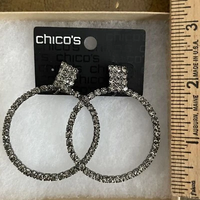 Elegantes pendientes de aro de cristal con pedrería ahumada Chico's nuevos con etiquetas al por menor $32 Foto 1 de 2