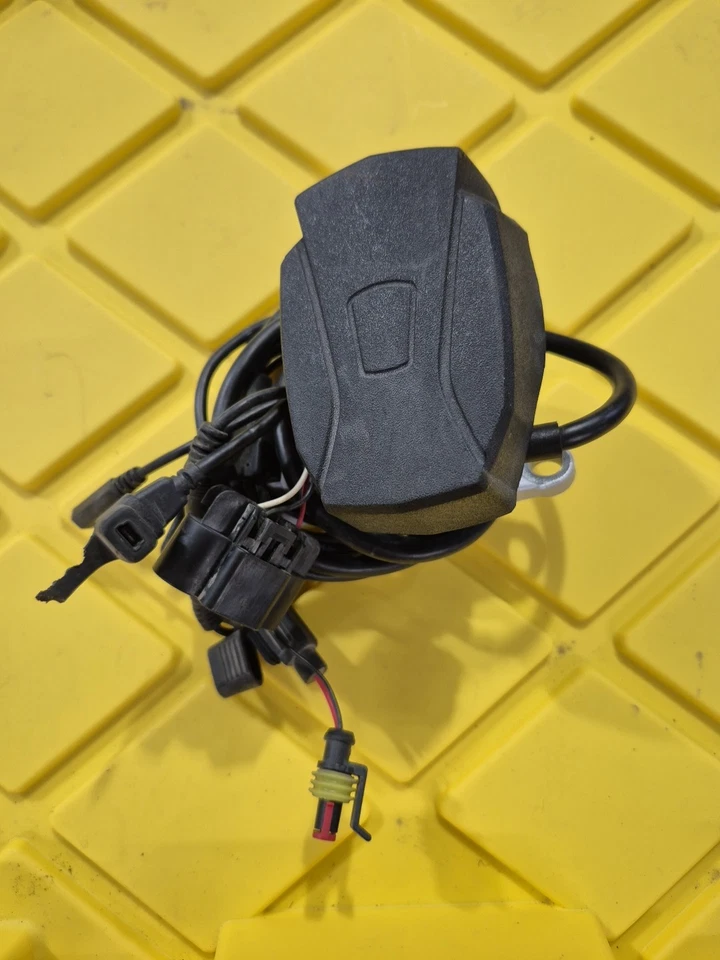 12-19 Can Am Spyder Roadster RT Limited GARMIN GPS Navigation Unit Bracket Charg - Image 1 of 4