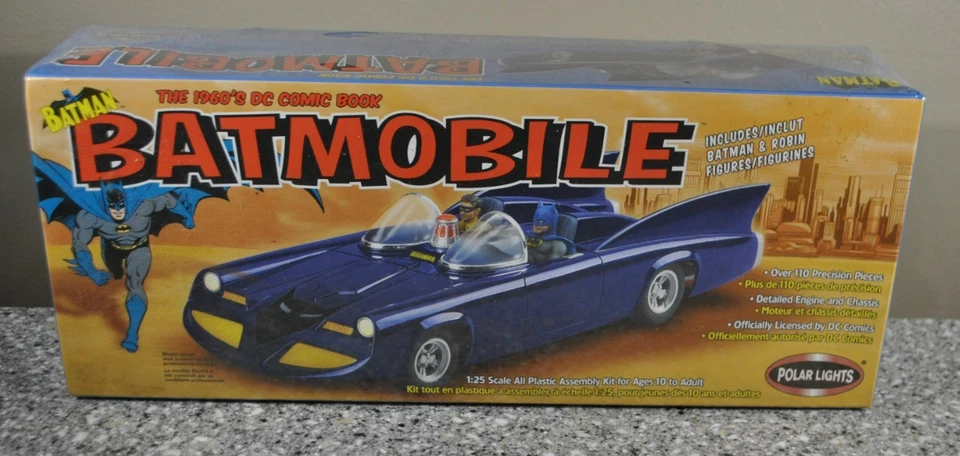 Batmobile Polar Lights DC Officially Licensed 2002 Comic Book Model Kit Era 1960
