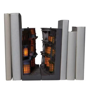 Wizarding World of Harry Potter Diagon Alley Light Up Bookends 6008334 - Picture 1 of 12