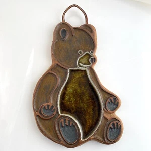 Vintage Victoria Littlejohn Ceramic/Stoneware Bear Wall Hanging Trivet - Picture 1 of 9