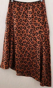 Falda asimétrica acampanada Everleigh para mujer mediana marrón cheetah estampado anumal - Imagen 1 de 8