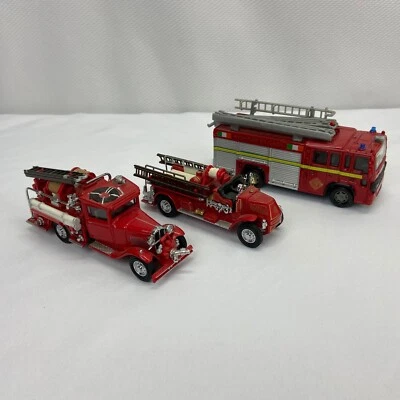 Matchbox Yesteryear YFE06 1932 Ford AA Fire Engine YFE01 1920 AC Mack Truck - Image 1 of 4