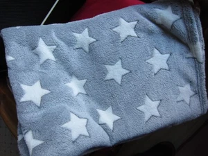 Kuscheldecke grau mit Sternen 1,40x2,00m - Bild 1 von 5