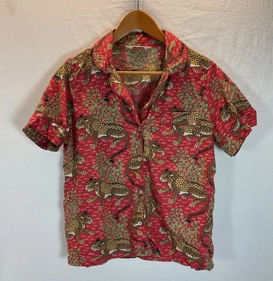 Camisa abotonada pijama Anthropologie estampado rojo fresco Bagheera jungla guepardo talla S Foto 1 de 4