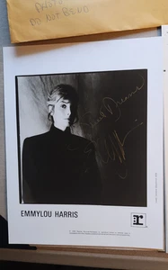 Emmylou Harris Country Legend Autographed Signed 8x10 Photo w/original envelope - Picture 1 of 7
