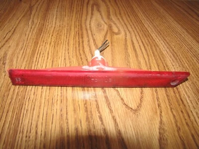 LUZ MARCADORA LATERAL TRASERA CHEVROLET BERETTA DERECHA OEM PASAJERO Foto 1 de 2