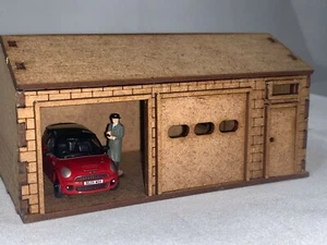 OO Gauge Garage/Workshop - Picture 1 of 11