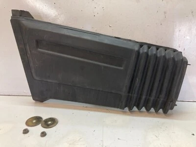 1984 - 1989 Volvo 740 Vorne Rechts Stoßfänger Seite Zu FENDER Niedrig Rand Grau - Bild 1 von 4