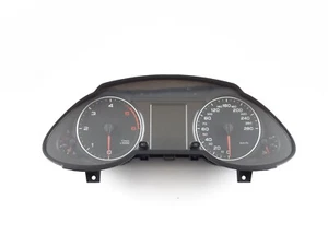 AUDI Q5 8R INSTRUMET CLUSTER KMH DIESEL 8R0920900P / A14278-B - Picture 1 of 5