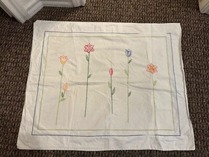 2 Pottery Barn White Cotton Floral Embroidered Standard Pillow Shams 30" X 24" - Picture 1 of 6