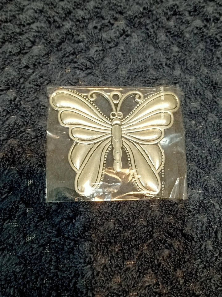 CIONDOLO BIGIOTTERIA-SU BASE ARGENTEA-NUOVO-FORMA DI FARFALLA-DIM.5X7CM - Immagine 1 di 1