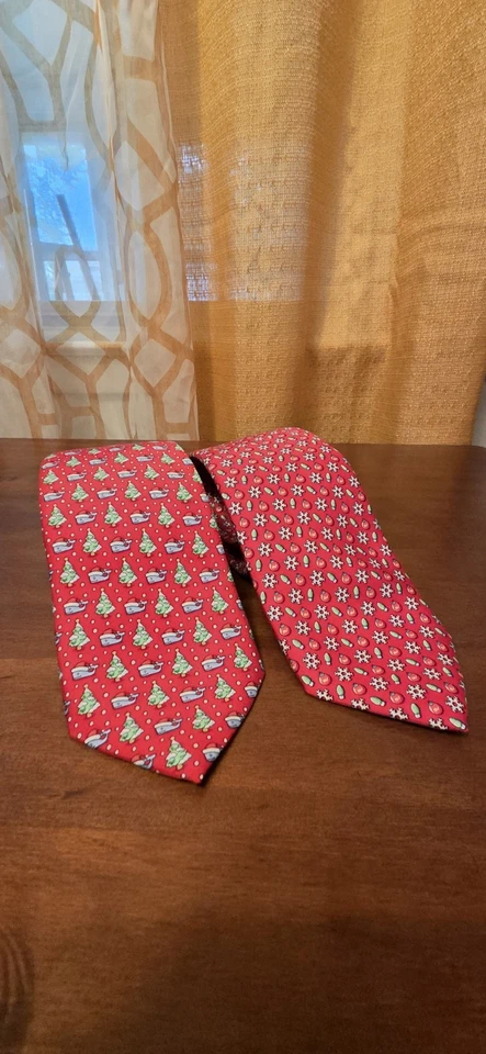 Corbata Vineyard Vines tema de Navidad 100 % seda roja EE. UU. 2 piezas Foto 1 de 4