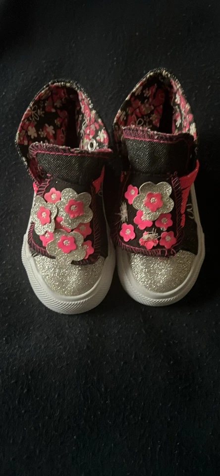 Zapatillas florales para niñas pequeñas Foto 1 de 1