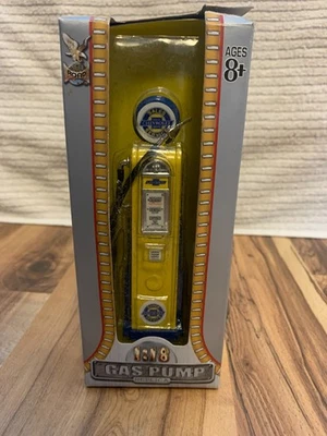 Road Signature 1/18 Diecast Chevrolet Gas Pump - Image 1 of 2