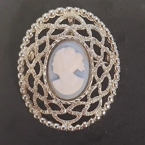 Sarah Coventry Silver and Blue Cameo Brooch or Pendant 1.5 x 1.25 inches - Picture 1 of 3
