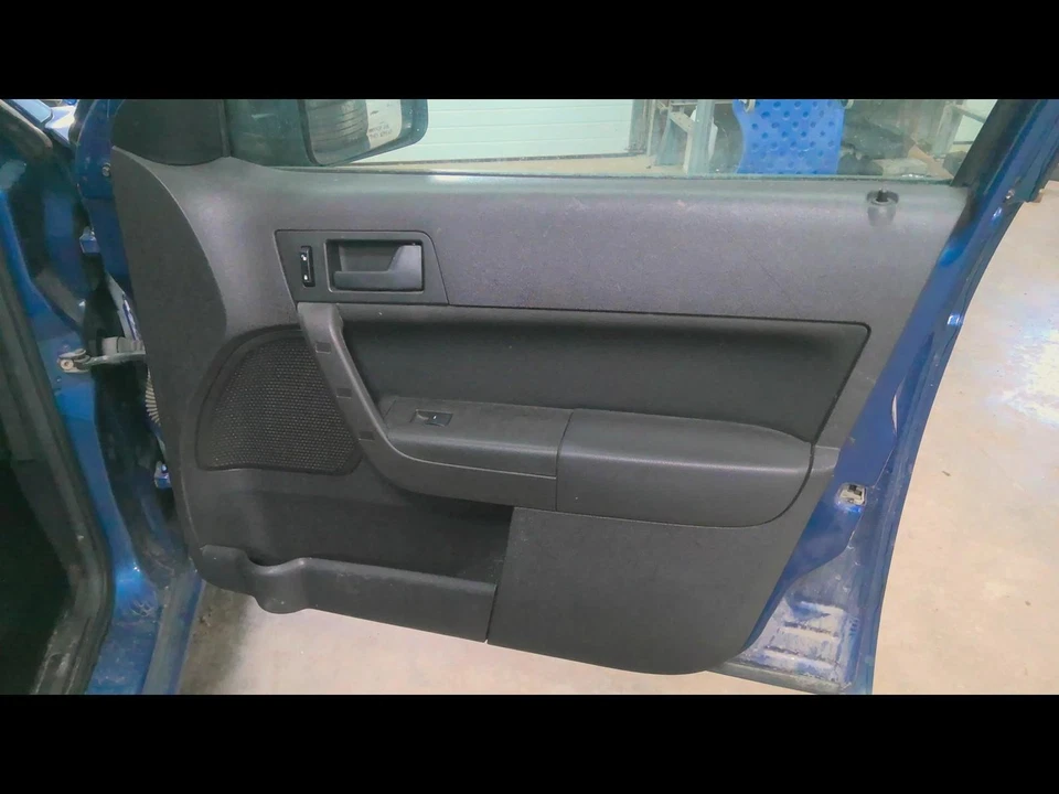Used Front Right Door Interior Trim Panel fits: 2008 Ford Focus  Grade A Foto 1 de 4