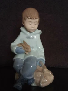 Nao by Lladro "Boy Resting on Excursion". - Picture 1 of 6