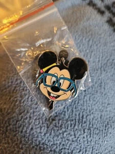 Disney Trading Pin, 2012 Hidden Mickey, Mickey With Glasses - Picture 1 of 2