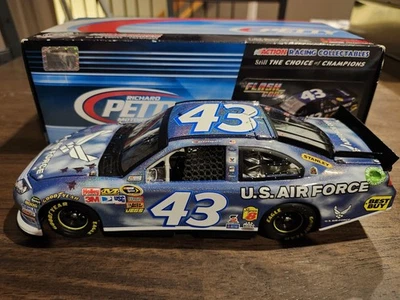 AJ Allmendinger #43 2011 US Air Force Fusion 1/24 Flashcoat plateado 1 de 232 Foto 1 de 4
