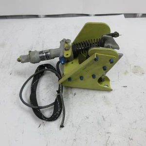 Actuator Assy - Nose Cessna 5527504-2 with bracket assembly - Picture 1 of 6