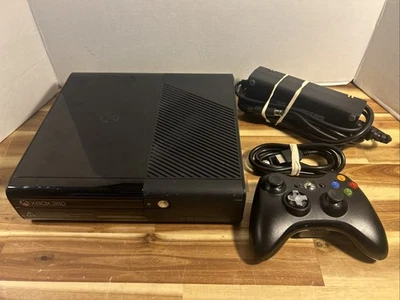 Consola Microsoft Xbox 360 E controlador de acordes de alimentación modelo 1538 sistema negro Foto 1 de 4