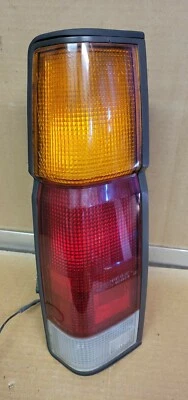 Luz trasera de lámpara de freno izquierda/conductor de carrocería dura Nissan Pickup 86-97  Foto 1 de 4