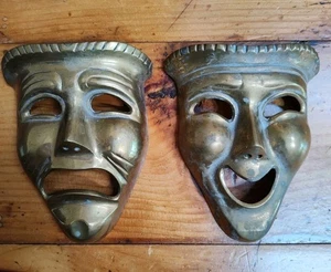 2 máscaras de tragedia de teatro griego vintage. Cara feliz/triste de latón macizo de 5". - Imagen 1 de 12