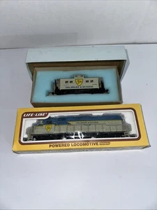 Life Like HO Delaware Hudson GP38 Power locomotive 7301 + Caboose Tested Works! - Picture 1 of 21