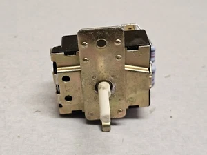 Interruptor de control para secadora Whirlpool 8528330 - Imagen 1 de 3