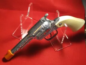 Acrylic 4" MULTI - PURPOSE SWORD KNIFE REVOLVER PISTOL Display Stand - Picture 1 of 5
