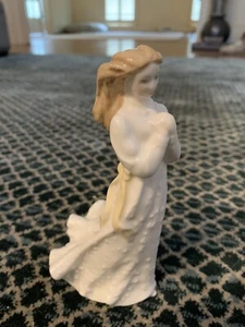 Great Condition!! Vintage Royal Doulton LADY FIGURE - Picture 1 of 1