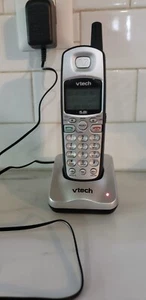 Repuesto de teléfono inalámbrico Vtech 5,8 GHz plateado negro con cargador - Imagen 1 de 9