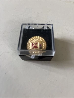 Prendedor de servicio de insignia de empleado de grandes almacenes Kmart vintage 10 años  Foto 1 de 3