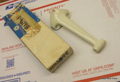 Nuevo de Lote Antiguo Mopar 1964-1970 Dodge A100 Van SOPORTE ESPEJO EXTERIOR R/L pn 2502898 Foto 1 de 2