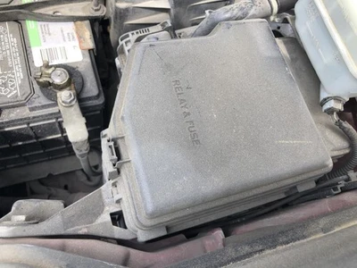 Caja de fusibles motor a través de faros halógenos 3/12 para 10-13 LEXUS RX350 947478 Foto 1 de 4