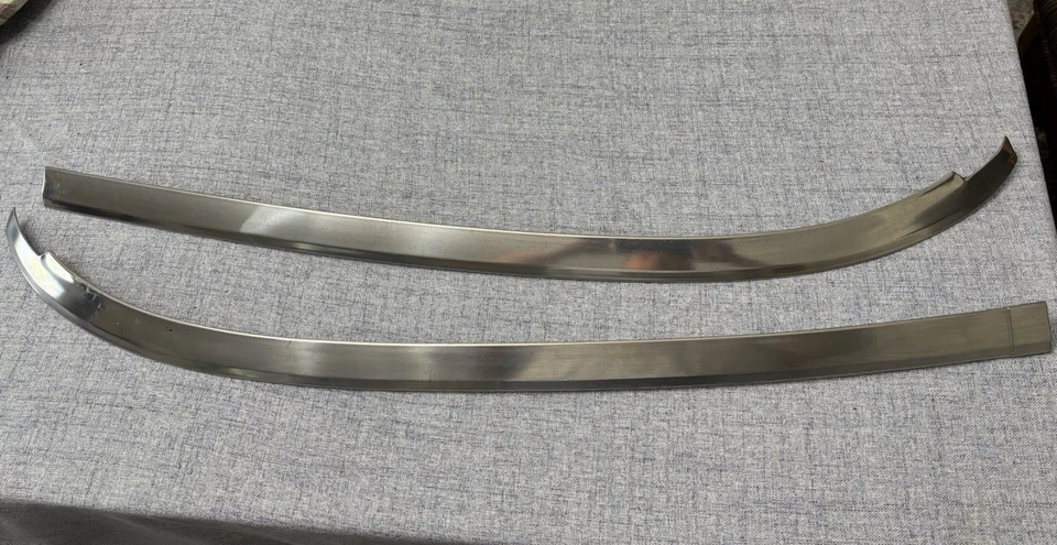 AMC REBEL MACHINE 1970 VENTANA DELANTERA PARABRISAS JUEGO DE MOLDURAS DE ACERO INOXIDABLE Foto 1 de 1