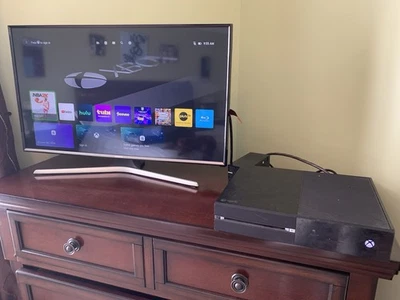 Microsoft Xbox One 500GB (Powers On, Bad Disc Drive) for Parts or Repair AS IS - Image 1 of 4