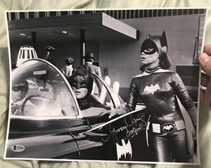 YVONNE CRAIG as "BATGIRL" SIGNED 11x14 PHOTO "1966 BATMAN" BECKETT - Picture 1 of 3