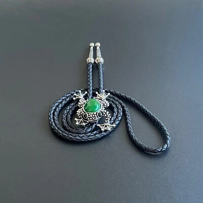 Collar de boda cuerda de PU de aleación occidental con patrón de rana de jade verde natural Foto 1 de 4