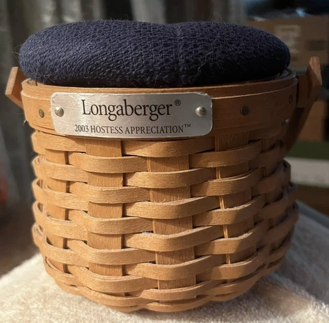 LONGABERGER 2002 HOSTESS APPRECIATION BASKET W/BLUE PIN CUSHION LID & LINER Cover