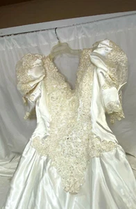 Mori Lee VINTAGE White Ivory Elegant Wedding dress MED-LARGE - Picture 1 of 6