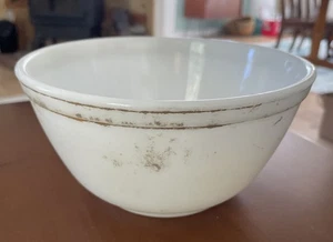 Vintage Pyrex 401 Mixing Bowl 1.5 Qt White Opal Glass USA Ovenware - Picture 1 of 4