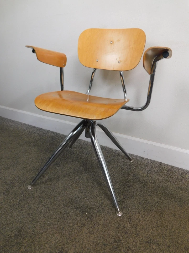 Silla con brazo de oficina de escritorio giratorio cromado contrachapado curvado modernista MCM c1969 en muy buena condición Foto 1 de 4