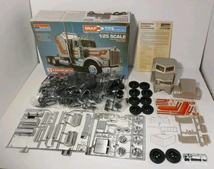 KIT MODELO CONVENCIONAL KENWORTH AERODYNE 1982 MONOGRAMA ESCALA 1/25 COMPLETO 1501 - Imagen 1 de 24