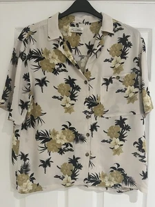 Urban Outfitters Women's Ivory Floral Short Sleeve Blouse Size Large - Picture 1 of 8