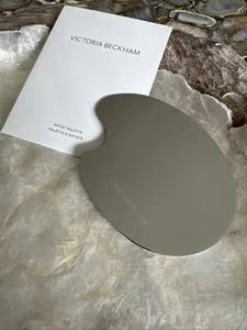 Victoria Beckham Cosmetic Palette Engraved. Silver Metal. Limited Edition - Picture 1 of 5
