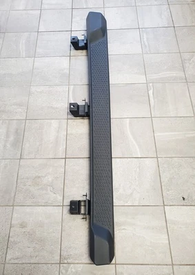 Jeep Wrangler JL 2018-2025 estriberas laterales 4 puertas lado derecho del pasajero Foto 1 de 4