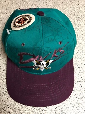 Sombrero firmado por el equipo de hockey Mighty Ducks of Anaheim NHL 1993-94 (20 autógrafos) con certificado de autenticidad Foto 1 de 4