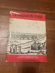 M W Thompson / NOVGOROD THE GREAT EXCAVATIONS AT THE MEDIEVAL CITY 1951-62 1st - Picture 1 of 2